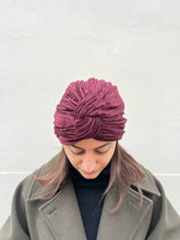 Carica l'immagine nel visualizzatore di Gallery, Turbante velluto rigato bordeaux
