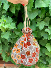 Carica l'immagine nel visualizzatore di Gallery, Secchiello flowers