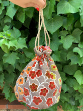 Carica l'immagine nel visualizzatore di Gallery, Secchiello flowers