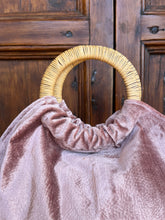 Carica l'immagine nel visualizzatore di Gallery, Baguette bag rosé