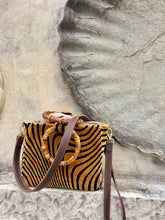 Carica l'immagine nel visualizzatore di Gallery, Peggy bag Safari