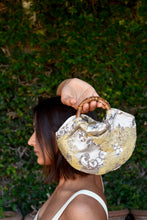 Carica l'immagine nel visualizzatore di Gallery, Penelope mini bag in seta avorio