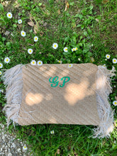 Carica l'immagine nel visualizzatore di Gallery, Pochette Cindy in juta con frange