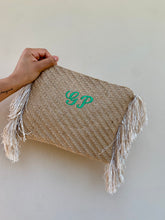 Carica l'immagine nel visualizzatore di Gallery, Pochette Cindy in juta con frange