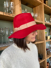 Carica l'immagine nel visualizzatore di Gallery, Cappello Fedora con fiocco red and beige