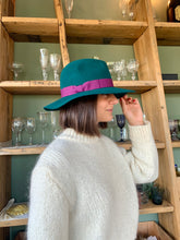 Carica l'immagine nel visualizzatore di Gallery, Cappello Fedora con fiocco green and purple