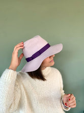 Carica l'immagine nel visualizzatore di Gallery, Cappello Fedora con fiocco ice and purple