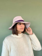 Carica l'immagine nel visualizzatore di Gallery, Cappello Fedora con fiocco ice and purple