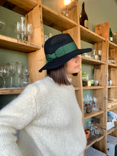 Carica l'immagine nel visualizzatore di Gallery, Cappello Fedora con fiocco black and green