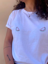 Carica l'immagine nel visualizzatore di Gallery, T-shirt in cotone bio ricamata a mano COCOMERO