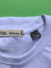 Carica l'immagine nel visualizzatore di Gallery, T-shirt in cotone bio ricamata a mano ANANAS