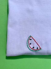 Carica l'immagine nel visualizzatore di Gallery, T-shirt in cotone bio ricamata a mano COCOMERO