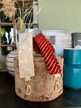 Carica l'immagine nel visualizzatore di Gallery, Tracolla fantasia