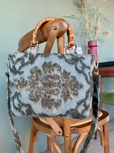 Carica l'immagine nel visualizzatore di Gallery, Mini bamboo bag lana green
