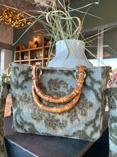 Carica l'immagine nel visualizzatore di Gallery, Mini bamboo bag lana green