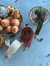 Carica l'immagine nel visualizzatore di Gallery, Tracolla fantasia