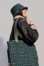 Carica l'immagine nel visualizzatore di Gallery, Bucket hat Gold Green