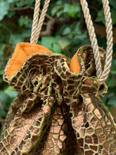 Carica l'immagine nel visualizzatore di Gallery, Secchiello Snake verde oro