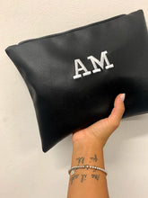 Carica l'immagine nel visualizzatore di Gallery, Pochette in pelle