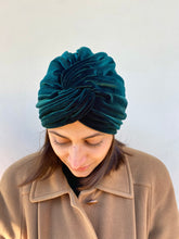 Carica l'immagine nel visualizzatore di Gallery, Turbante velluto verde eden