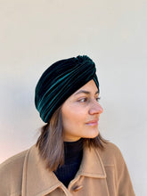 Carica l'immagine nel visualizzatore di Gallery, Turbante velluto verde eden