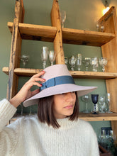 Carica l'immagine nel visualizzatore di Gallery, Cappello Fedora large lapin Ghiaccio