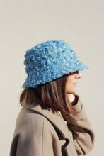 Carica l'immagine nel visualizzatore di Gallery, Bucket hat jeans