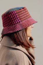 Carica l'immagine nel visualizzatore di Gallery, Bucket hat Check