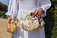 Carica l'immagine nel visualizzatore di Gallery, Sissi mini bag in seta acqua