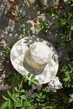 Carica l'immagine nel visualizzatore di Gallery, Cappello Ramiè Alba