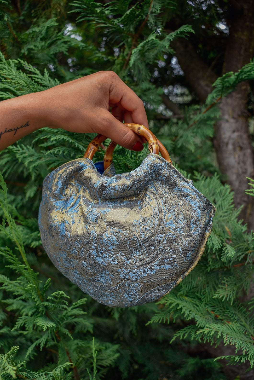 Venere mini bag in seta azzurro/oro