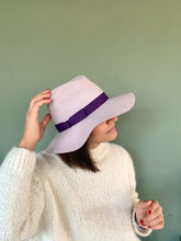 Carica l&#39;immagine nel visualizzatore di Gallery, Cappello Fedora con fiocco ice and purple
